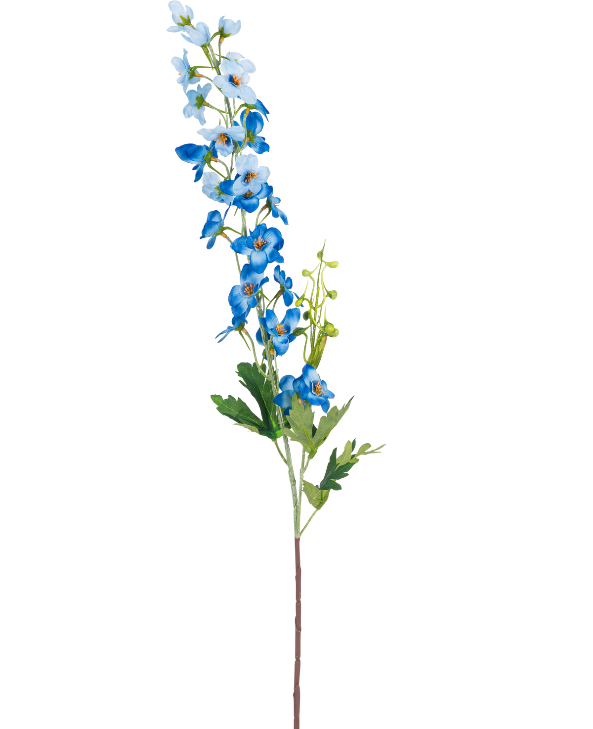 Den kunstige blomst Delphinium 79 cm blå har en enkelt lang stilk med blå blomster i bundter og grønne blade mod en hvid baggrund. Blomsterne spænder fra lys til dyb blå langs toppen af stilken.