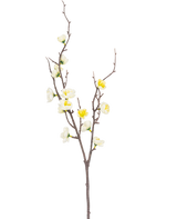 Den kunstige gren Prunus 78 cm hvid har en enkelt brun gren med flere udløbere, dekoreret med små hvide og gule blomster, mod en almindelig hvid baggrund.