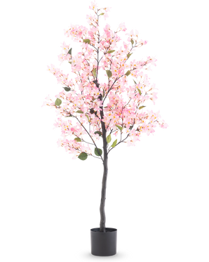 Kunstig plante Bougainvillea 150 cm pink med lyserøde blomster og grønne blade i en sort potte, isoleret på hvid baggrund.