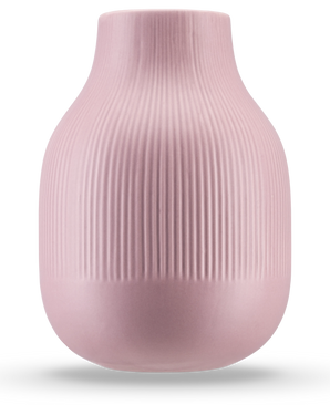 Vase Botan 22 cm old pink er en lys pink keramik vase med en rund base, smal hals og lodret ribbet tekstur på den øverste halvdel. Den matte, glatte finish gør den ideel til moderne møbler.