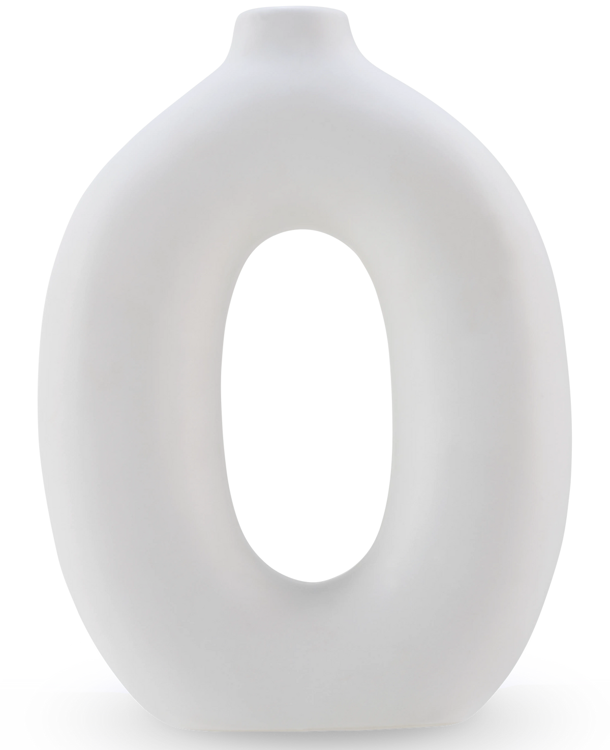 Vasen Gentle 22 cm råhvid er en oval, råhvid keramikvase med en hul midte og en lille åbning i toppen, perfekt til kunstige blomster. Denne stilfulde keramiske vase står oprejst mod en almindelig baggrund.