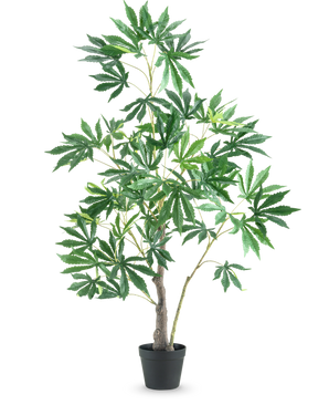 Den kunstige plante Hamp Cannabis Blade 120 cm er en høj kunstig plante i en potte med flere tynde grene og klaser af store grønne blade med takkede kanter mod en almindelig hvid baggrund.