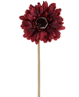 Artificial Flower Gerbera 53 cm bordeaux består af en kunstig gerbera i en rig, mørkerød nuance med lagdelte kronblade og et brunt hjerte, knyttet til en lang, lige, lys stilk og præsenteret mod en almindelig hvid baggrund.