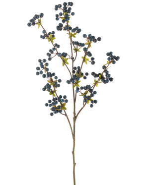 De kunstige blomsterbær 104 cm mørkeblå er en enkelt tynd gren med grønne blade og klaser af små, runde, mørkeblå bær, vist på en almindelig hvid baggrund.