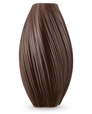 Vasen Soft Dune 26 cm brun er en høj, mørkebrun keramikvase med en glat, blank finish med et lodret bølget strukturmønster.