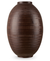 Vase Earth Nest 36 cm brun er en stor, mørkebrun, oval vase med et struktureret mønster af lodrette og vandrette linjer mod en almindelig hvid baggrund.