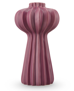 Vase Morning Dawdrop 25 cm lilla er en høj, skulpturel vase med en mat, dyb lilla finish, lodrette kanter og en løgformet top, der tilspidser til en slank base, mod en almindelig hvid baggrund.