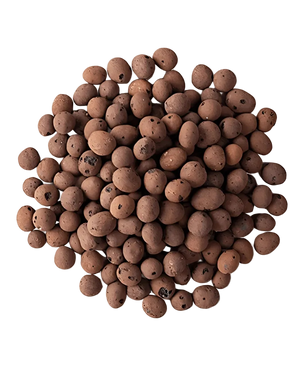 En løs bunke Hydro Granules 10 liters pose, runde brune lergranulat brugt som vækstmedium i hydroponi og akvaponisk havearbejde, vist på en hvid baggrund.