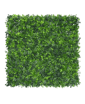 Artificial Hedge-måtteblandingen 50x50 cm har tæt, kunstigt grønt løv i forskellige nuancer, pænt arrangeret for at skabe en levende greenwall-effekt mod en almindelig hvid baggrund.