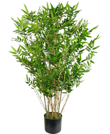 Artificial Plant Bamboo Deluxe 90 cm er en høj, bladgrøn kunstig bambus med slanke grene og lange, smalle blade i en sort potte, afbildet mod en almindelig hvid baggrund.