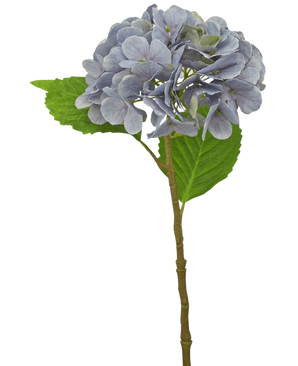 Artificial Hydrangea Deluxe 55 cm lilla har en enkelt lyslilla stilk med afrundede kronblade og to grønne blade, mod en hvid baggrund.