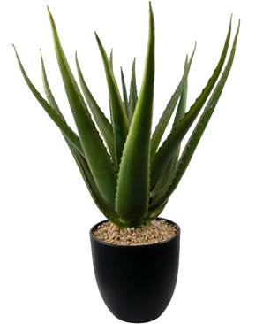 Et nærbillede af den kunstige plante Aloe Vera 45 cm viser tykke, grønne, spidse blade i en sort potte fyldt med små lysebrune småsten.