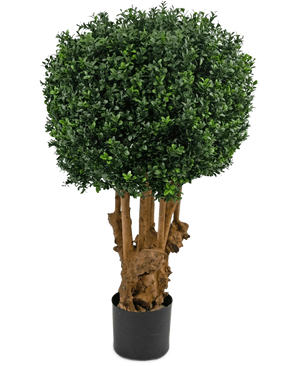 Artificial Boxwood Ball Wood Roman Style UV 90 cm har en rund, tæt klynge af grønne blade på flere brune stængler i en sort plantekasse, mod en hvid baggrund.
