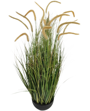 Artificial Grass Dogtail løggræsgren 110 cm brandhæmmende er en kunstgræsplante i potte med lange, smalle grønne blade og høje, luftige beige frøhoveder, afbildet mod en almindelig hvid baggrund.