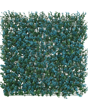 Artificial Hedge Buksbom blå 50x50 cm UV er et firkantet panel med tætte grønne blade og bundter af små blå blomster, der skaber en realistisk bladvæg eller dekorativ plantemåtte, set fra oven på en hvid baggrund.