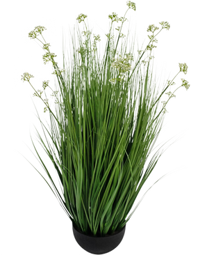 Kunstgræs Porreblomst Løg Græspotte 100 cm brandhæmmende er en kunstgræsplante i en potte med lange, slanke blade og små hvide blomsterklaser i en sort rund potte, afbildet mod en almindelig hvid baggrund.