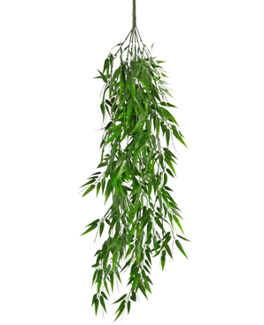 Den kunstige hængeplante Bamboo UV 80 cm har lange, slanke grønne blade, der hænger yndefuldt ned fra stilken, mod en almindelig hvid baggrund.