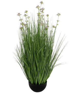 Kunstgræs Porreblomst Løg Græspotte 100 cm brandhæmmende har en sort potte med høje, tynde grønne kunstige blade og små lilla blomster på lange stængler, mod en hvid baggrund.