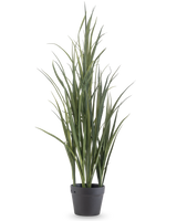 Artificial Grass Green UV 90cm er en høj kunstig plante med lange, slanke grønne blade, der står oprejst i en mørkegrå potte på en almindelig hvid baggrund.