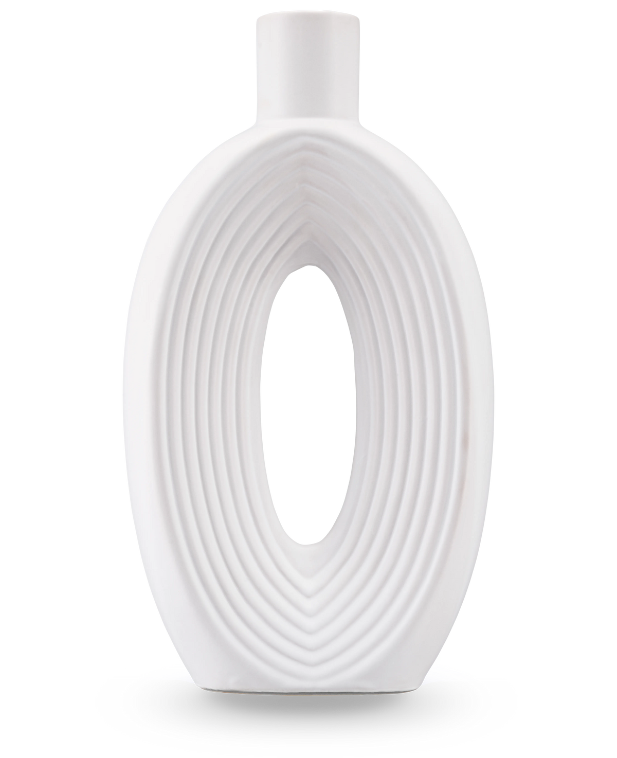 Vasen Soft Bloom 27 cm off-white er en moderne keramisk vase med en oval form, koncentriske ribber, en hul midte, glat finish og en lille cylindrisk hals - ideel til at vise kunstige silkeblomster.