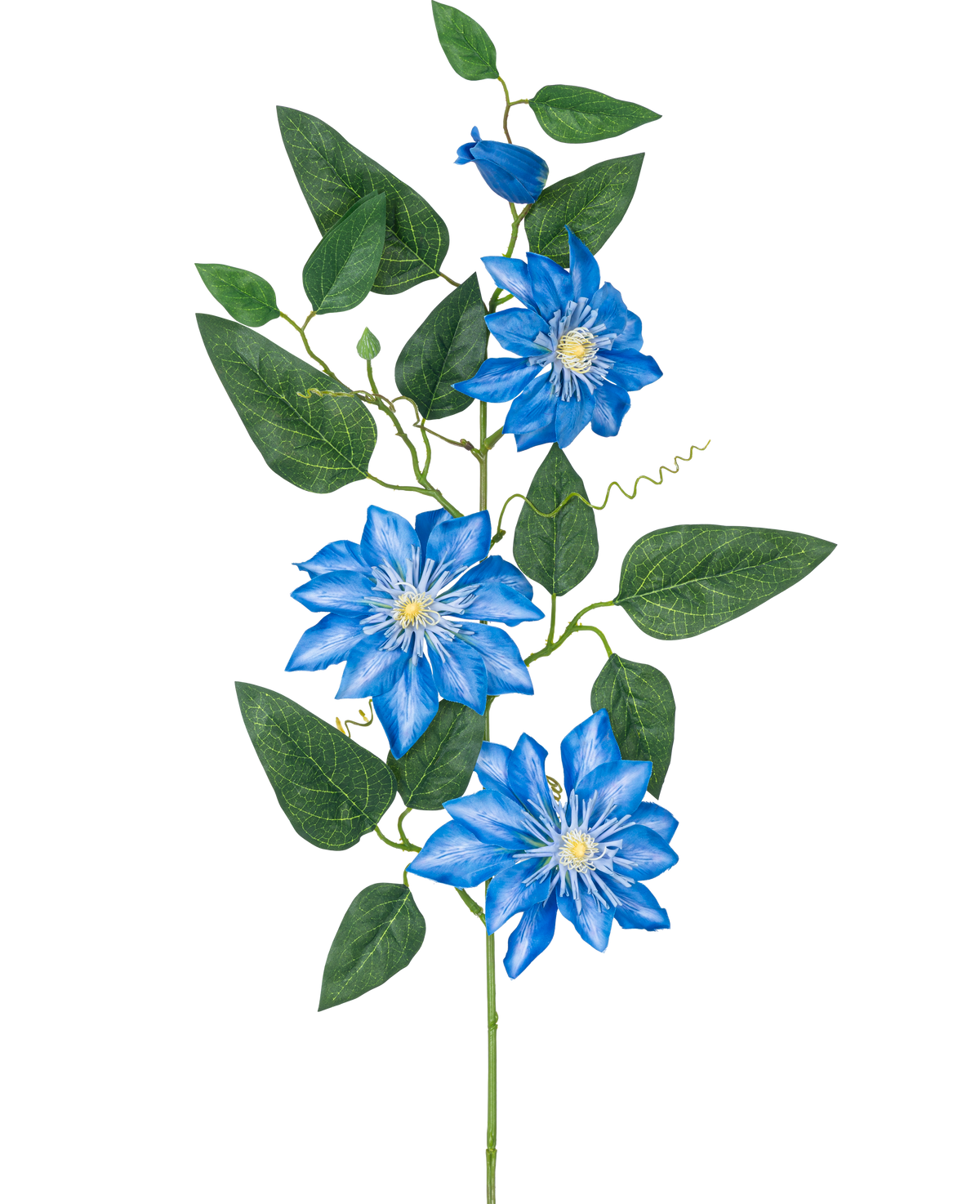 Den kunstige blomsterklematis stor 81 cm blå har en stilk med flere grønne blade og fire lysende blå klematisblomster, hver med et hvidt hjerte og spidse kronblade, mod en hvid baggrund.