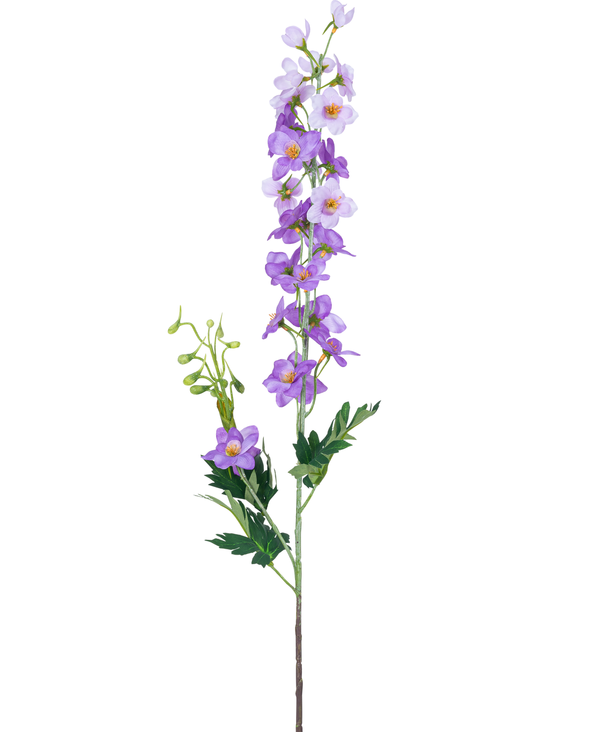 Den kunstige blomst Delphinium 79 cm lilla har en enkelt grøn stilk med flere lyslilla og lilla blomster, gule hjerter og grønne blade på en almindelig hvid baggrund.