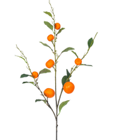 Een Kunsttak Mandarijn 93 cm oranje met groene bladeren en een aantal rijpe, oranje mandarijnen is afgebeeld tegen een effen witte achtergrond.