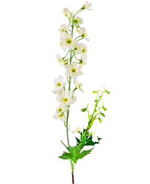 Den kunstige blomst Delphinium 79 cm hvid har en enkelt stilk af hvide delphinium blomster med grønne blade og knopper, isoleret på en hvid baggrund.