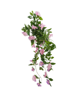 Den kunstige hængeplante Petunia 70 cm har grønne blade og lilla trompetformede blomster mod en almindelig hvid baggrund.