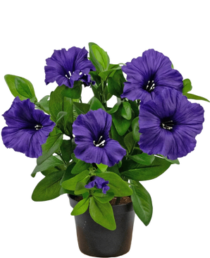 En kunstig blomst Petunia plante UV 25 cm i lilla med frodige grønne blade, udstillet i en potte mod en almindelig hvid baggrund.