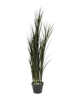 Artificial Grass Bordeaux UV 120cm er en høj kunstgræsplante med slanke grønne blade i en simpel sort potte, mod en almindelig hvid baggrund.