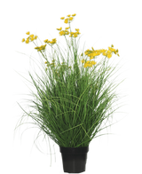 Kunstgræsplanten Asteraceae 90 cm brandhæmmende har lange, slanke græslignende blade og klaser af små, knaldgule blomster på lange stængler, mod en almindelig hvid baggrund.