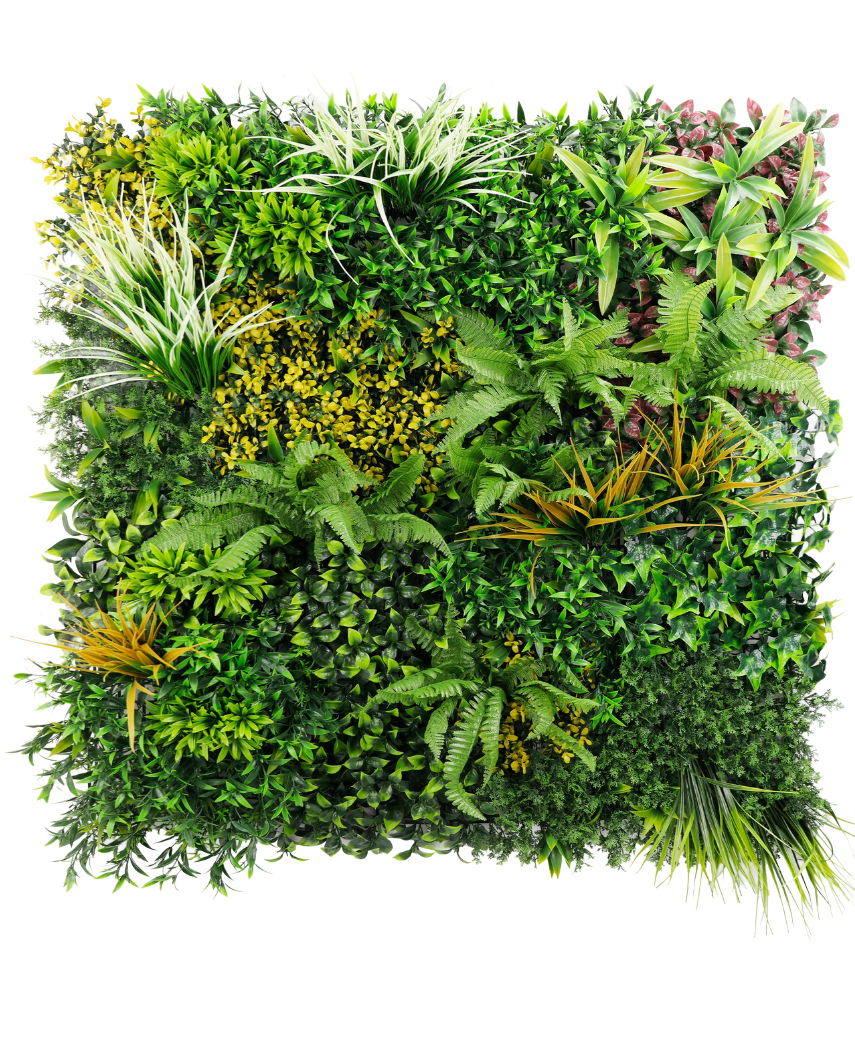 Artificial Hedge Sherry 100x100 cm UV er et levende lodret havepanel med en række frodige grønne planter med tekstureret løv i grønne, gule og røde toner, alt sammen mod en sprød hvid baggrund.