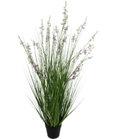 Artificial Grass Hirse-Onion Grass Bonsai 120 cm brandhæmmende middel har høje, tynde grønne græslignende blade og lange stængler med sarte lilla blomster i en sort potte, mod en hvid baggrund.