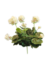 Artificial Geranium 40 cm hvid har naturtro hvide blomster og frodige grønne blade - perfekt til at tilføje tidløs elegance til din kunstige plante eller kunstige blomstersamling.