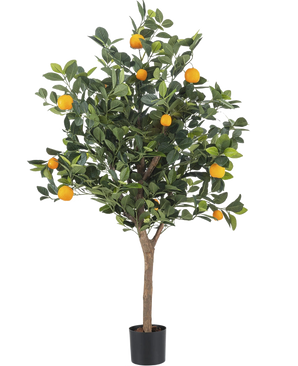 Det kunstige appelsintræ 120 cm har tætte grønne blade og levende orange frugter mod en almindelig hvid baggrund.