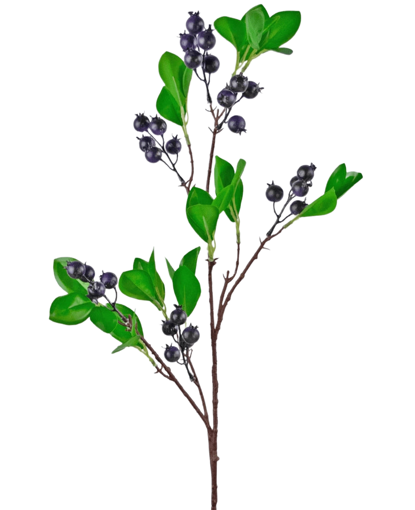 Artificial Branch Berry 76 cm lilla har en gren med lyse grønne blade og klaser af små, runde, mørkelilla bær mod en almindelig hvid baggrund.